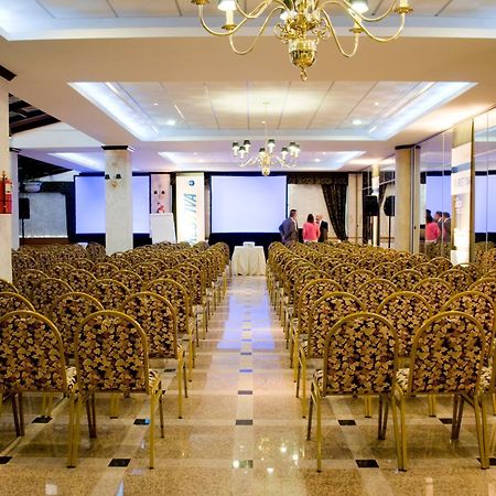 Ramada By Wyndham Buenos Aires Hotel Vicente López Бизнес снимка
