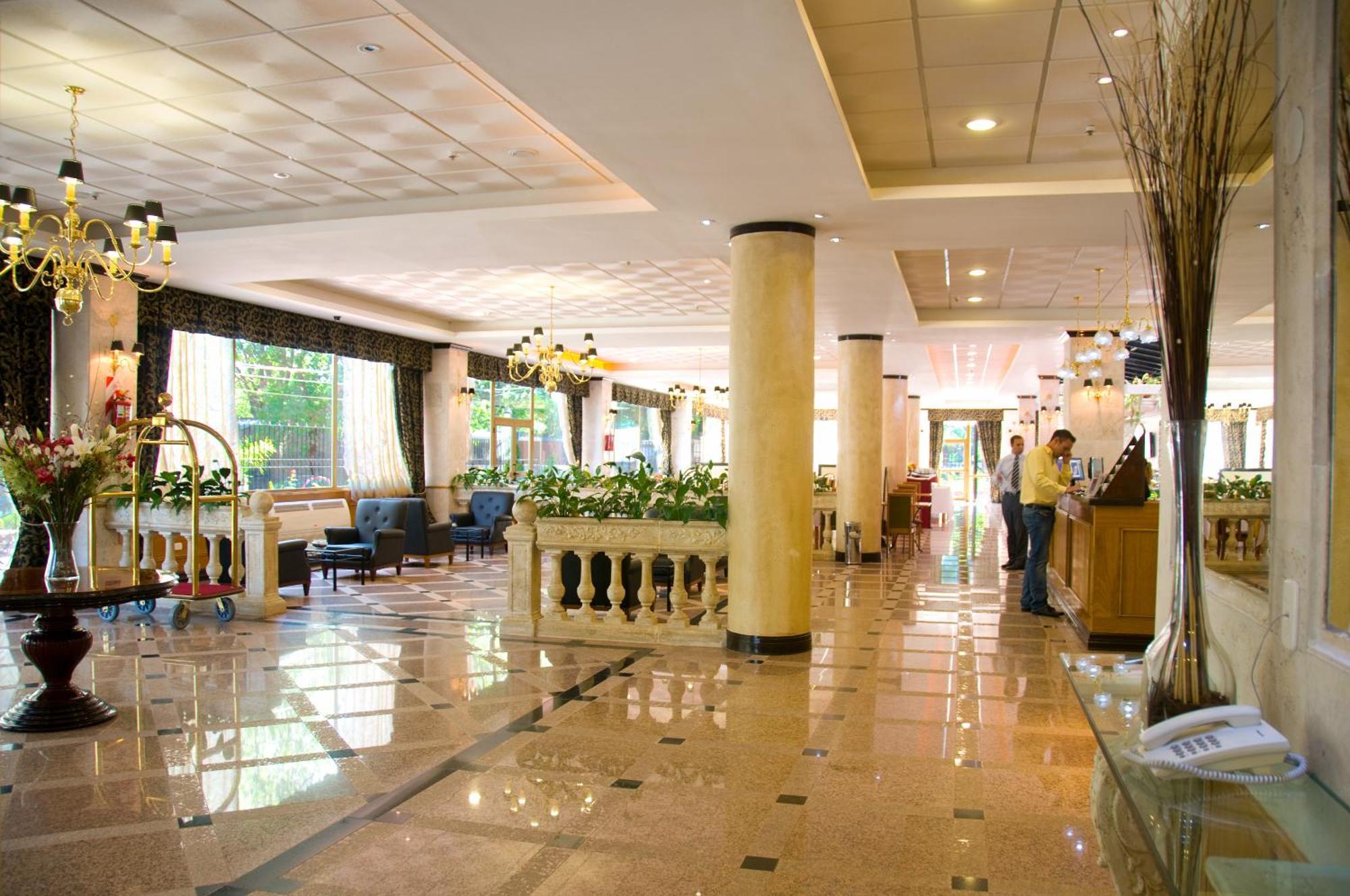 Ramada By Wyndham Buenos Aires Hotel Vicente López Екстериор снимка