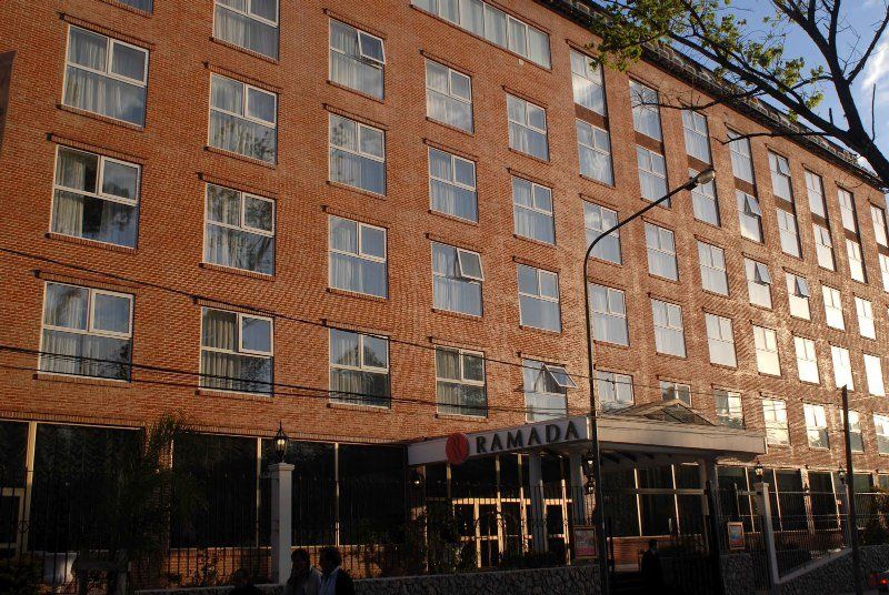 Ramada By Wyndham Buenos Aires Hotel Vicente López Екстериор снимка