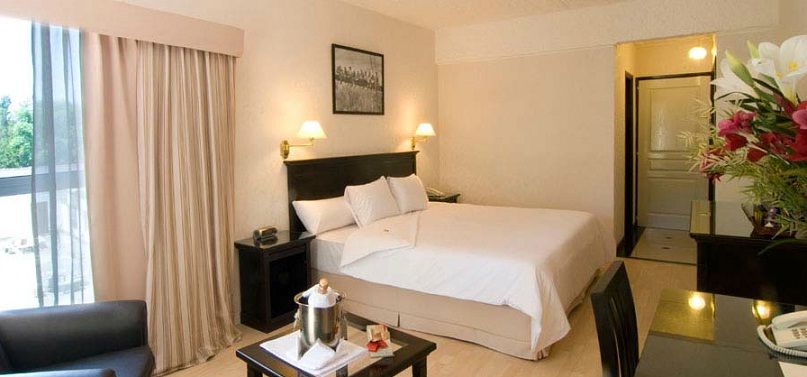 Ramada By Wyndham Buenos Aires Hotel Vicente López Екстериор снимка