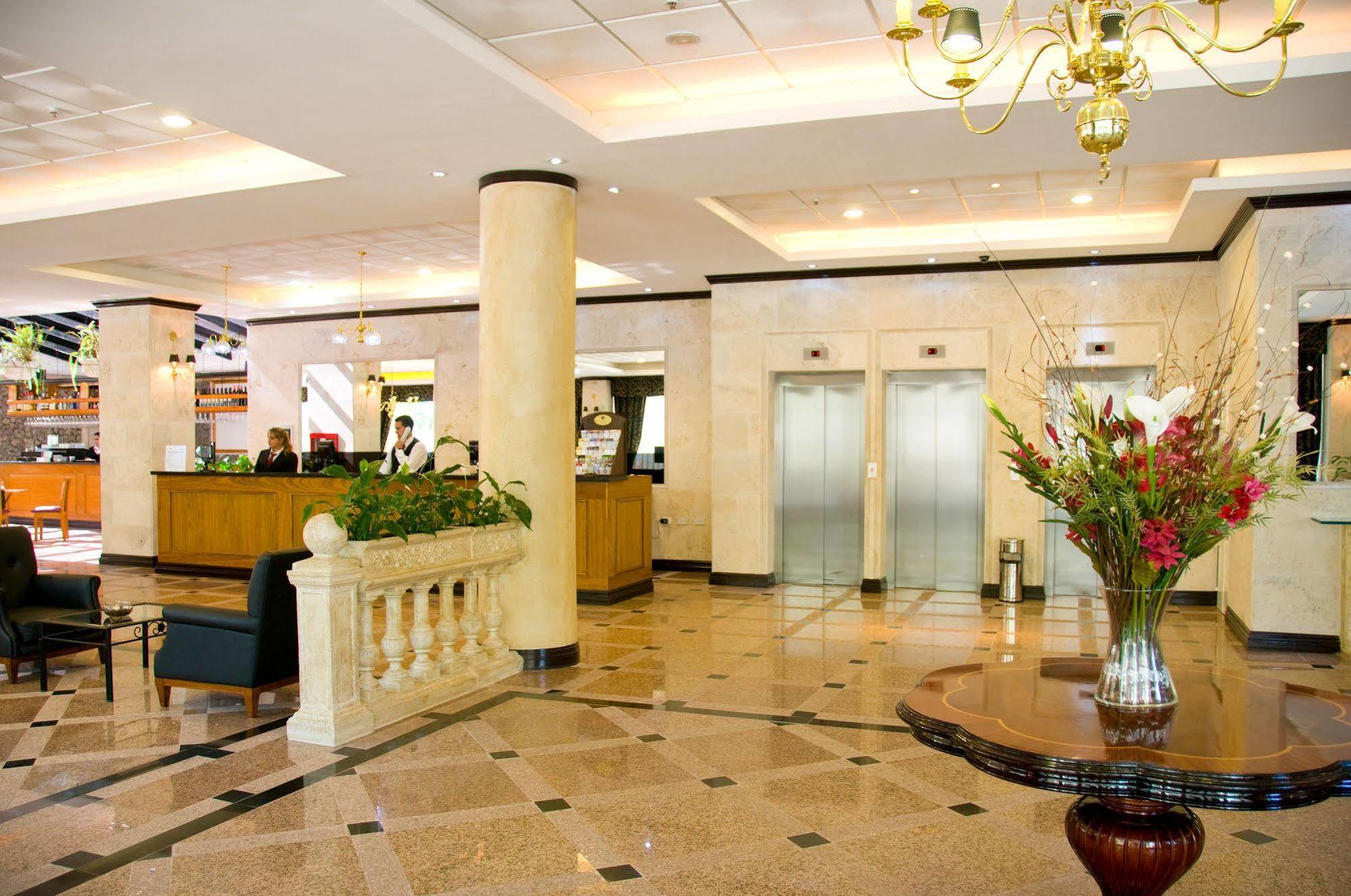 Ramada By Wyndham Buenos Aires Hotel Vicente López Екстериор снимка