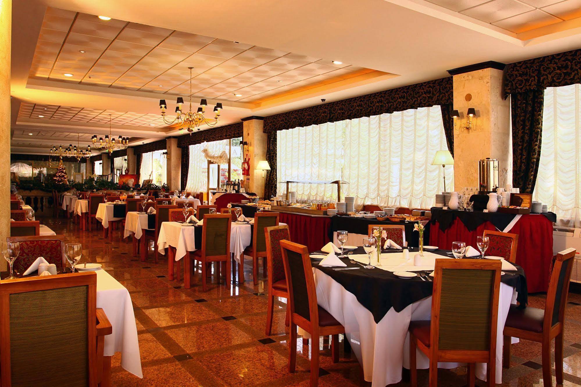 Ramada By Wyndham Buenos Aires Hotel Vicente López Екстериор снимка