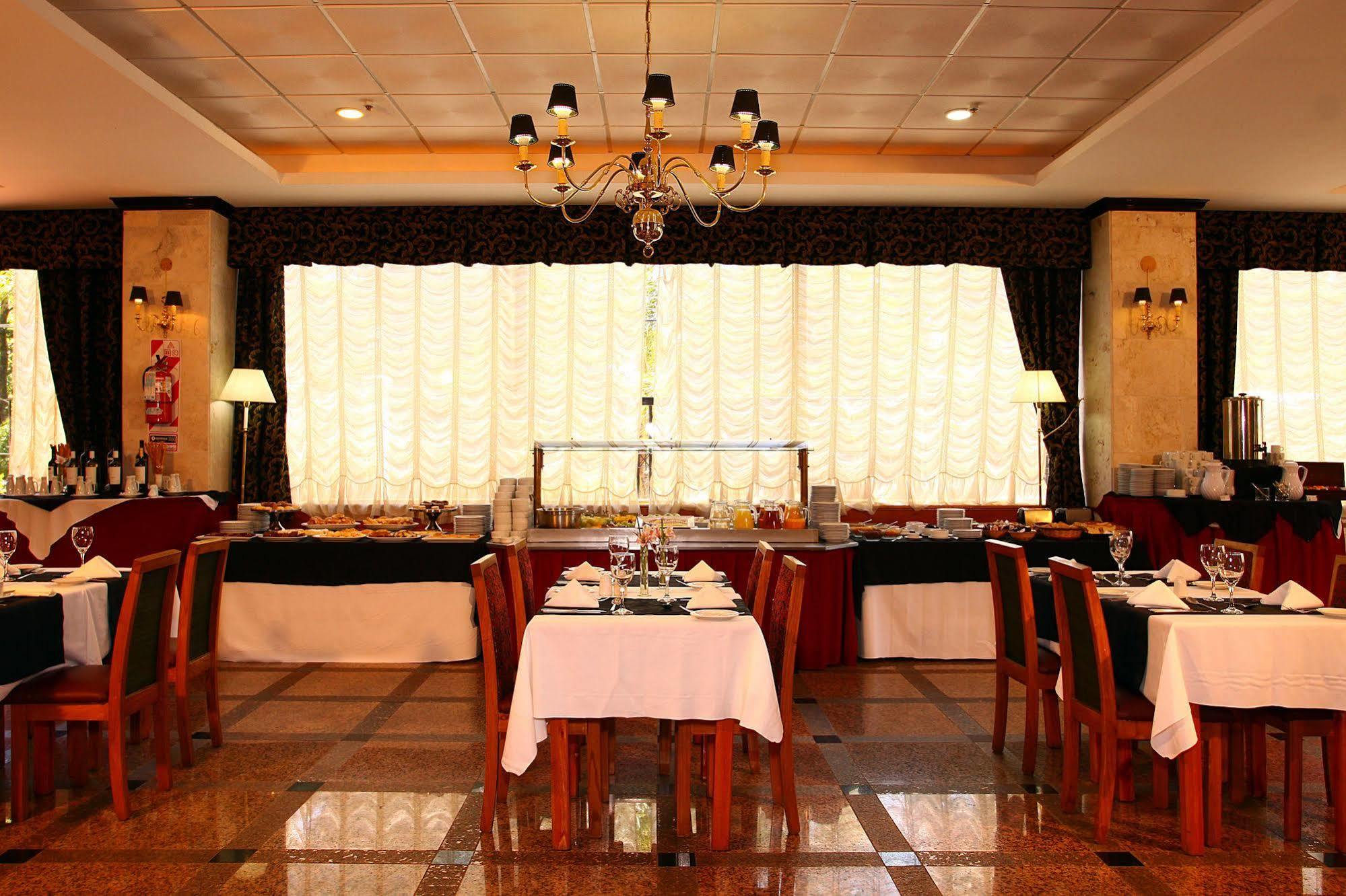 Ramada By Wyndham Buenos Aires Hotel Vicente López Екстериор снимка