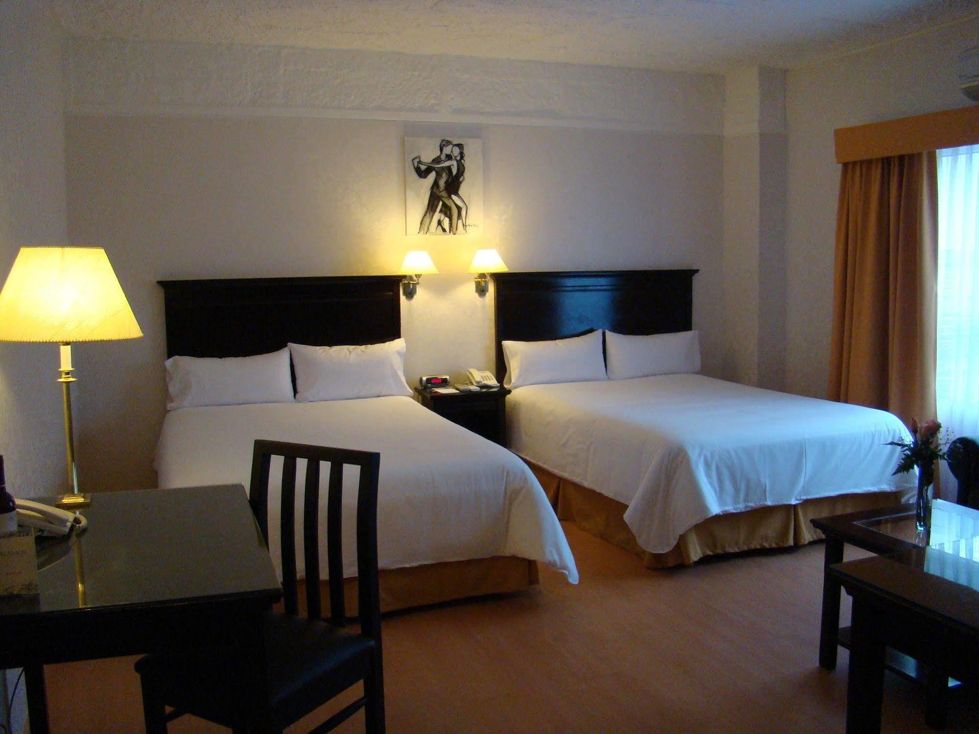 Ramada By Wyndham Buenos Aires Hotel Vicente López Екстериор снимка