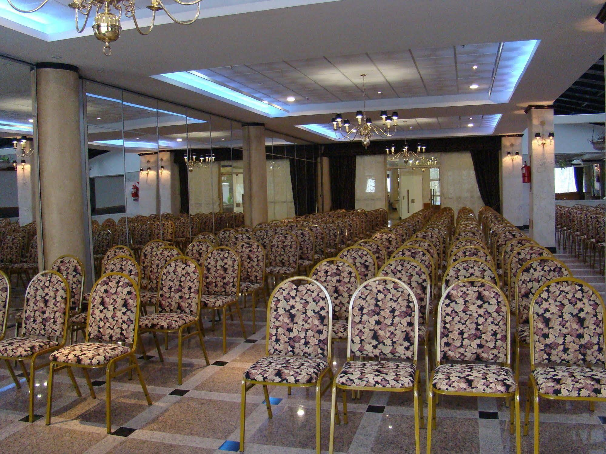 Ramada By Wyndham Buenos Aires Hotel Vicente López Екстериор снимка