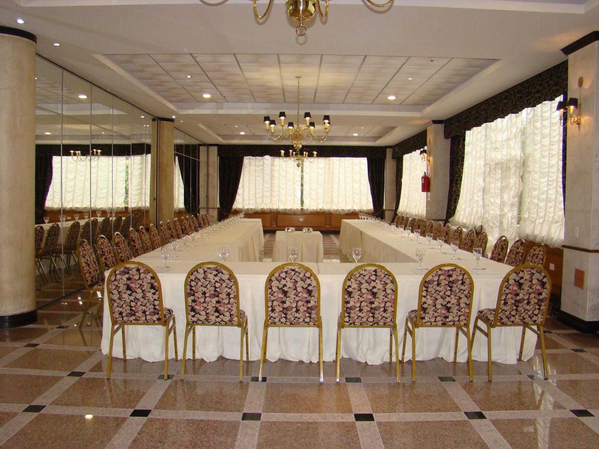 Ramada By Wyndham Buenos Aires Hotel Vicente López Екстериор снимка