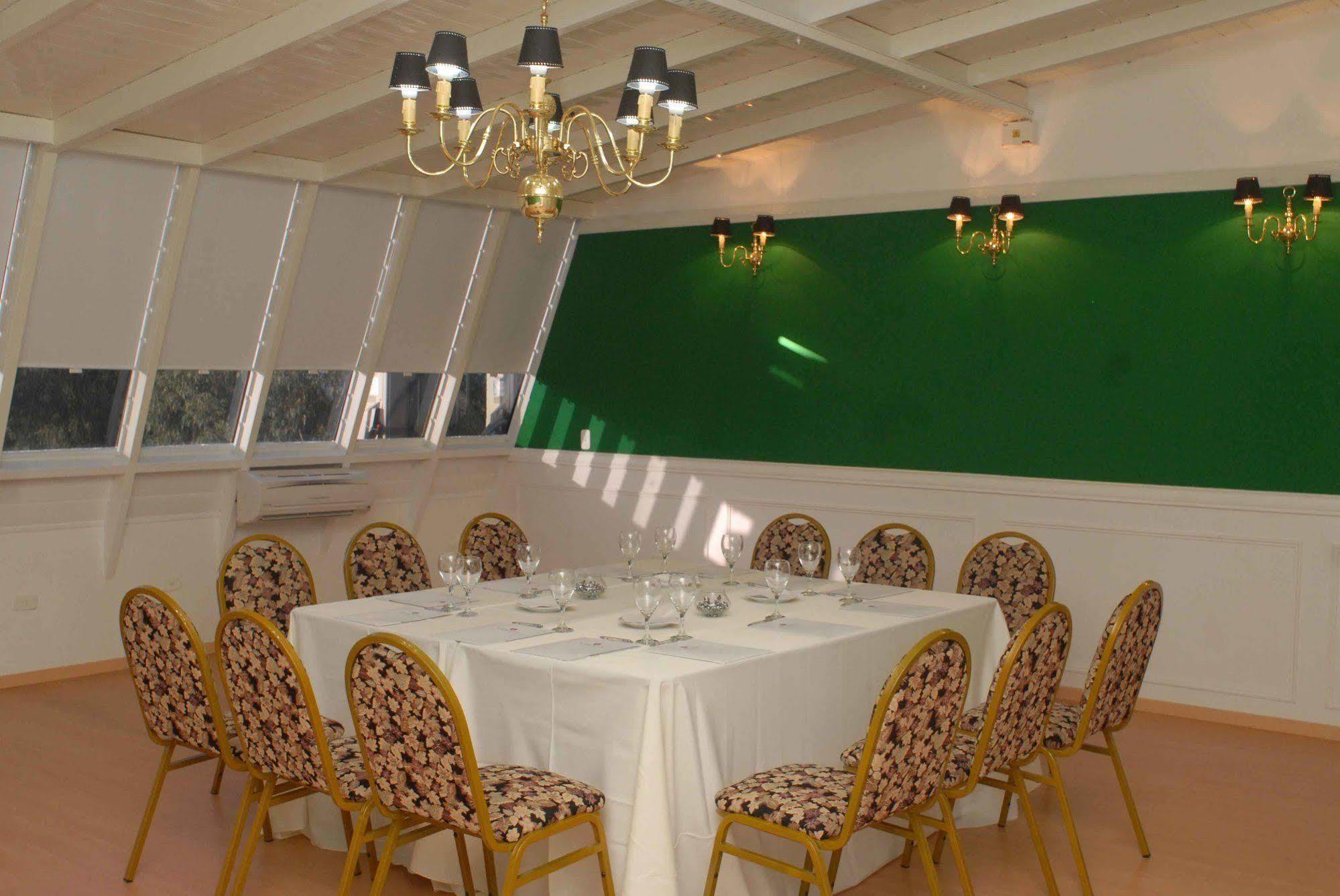 Ramada By Wyndham Buenos Aires Hotel Vicente López Екстериор снимка