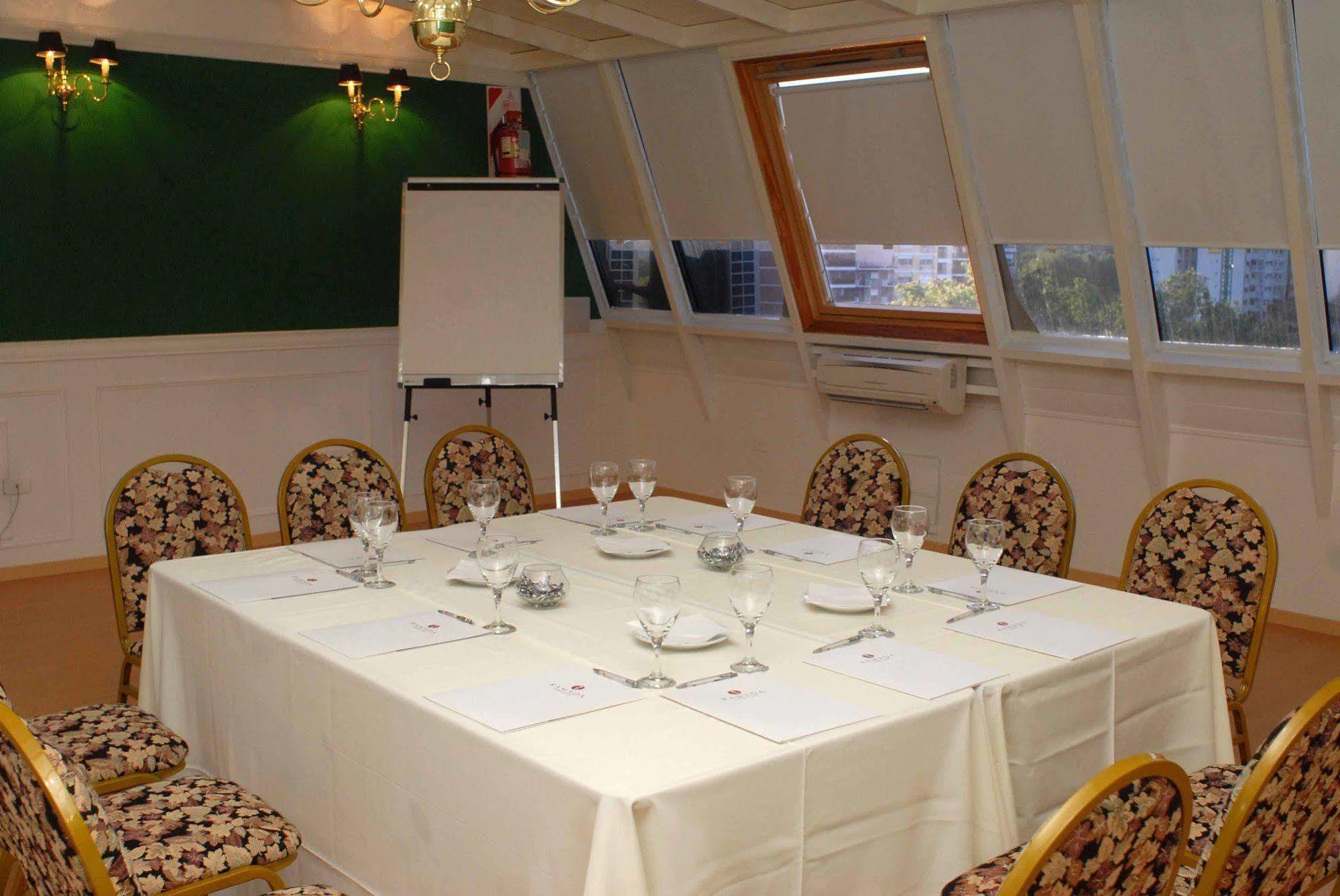 Ramada By Wyndham Buenos Aires Hotel Vicente López Екстериор снимка