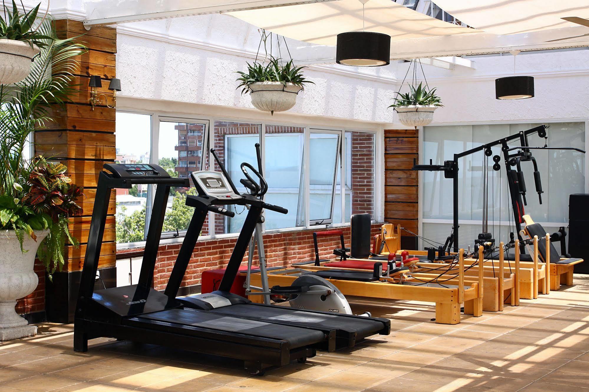 Ramada By Wyndham Buenos Aires Hotel Vicente López Екстериор снимка