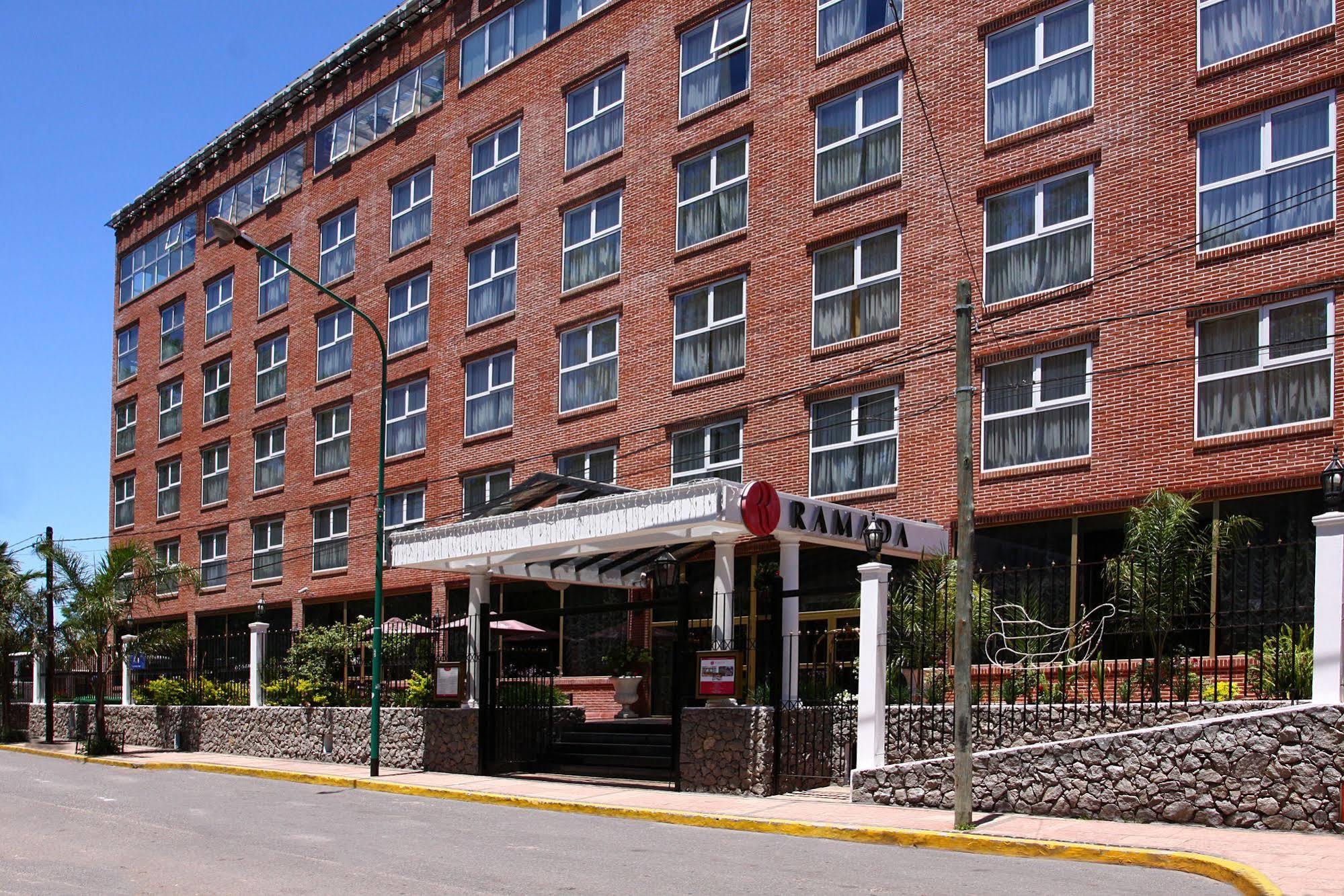 Ramada By Wyndham Buenos Aires Hotel Vicente López Екстериор снимка