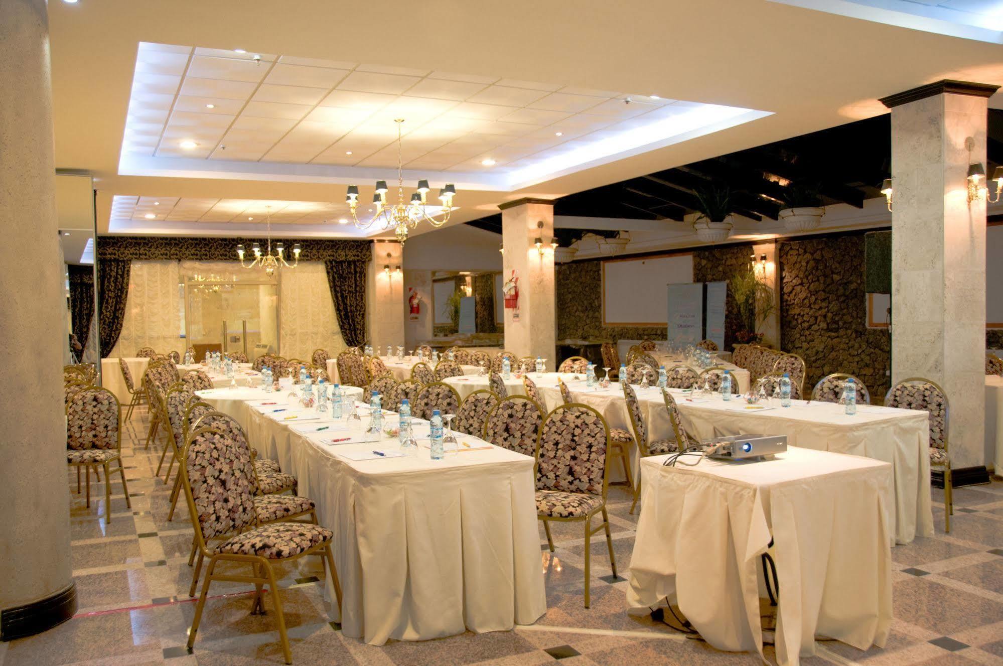 Ramada By Wyndham Buenos Aires Hotel Vicente López Екстериор снимка