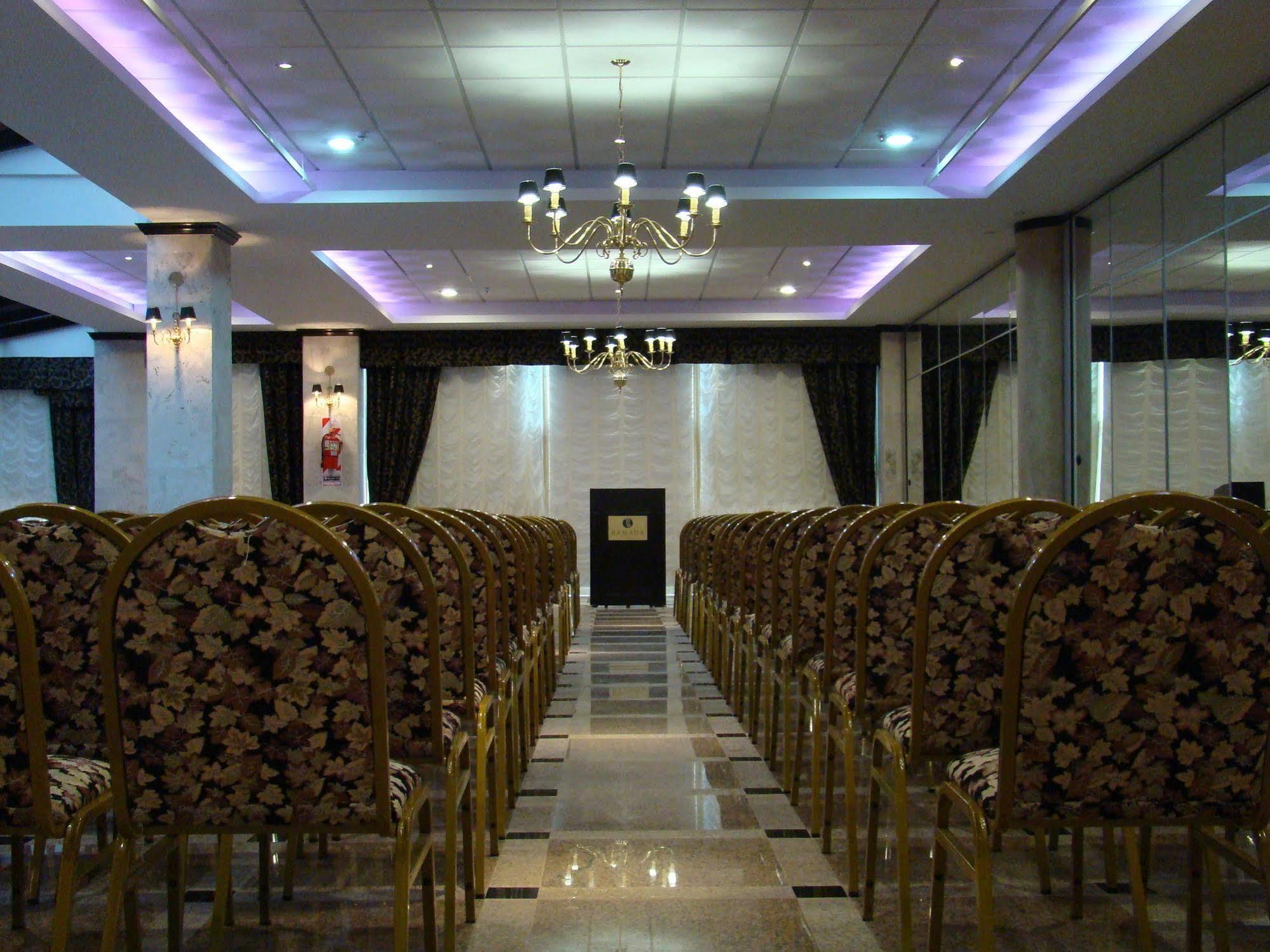 Ramada By Wyndham Buenos Aires Hotel Vicente López Екстериор снимка